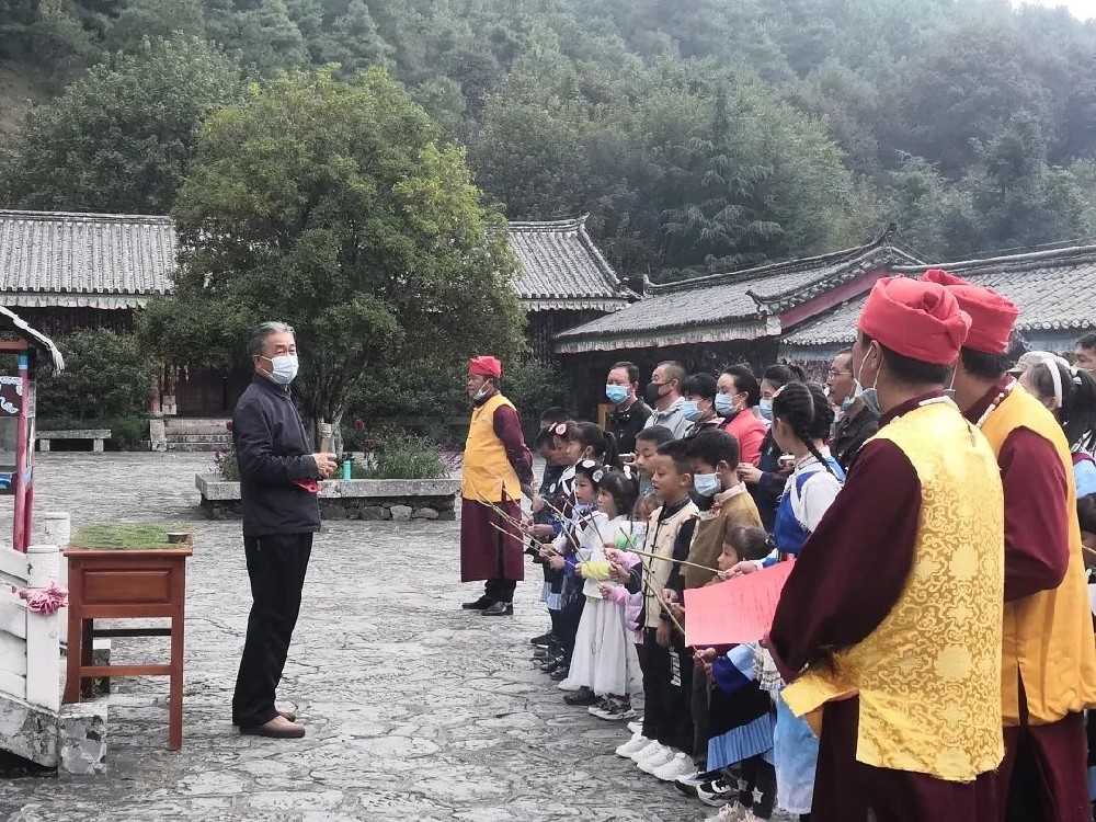 玉水寨集团通过东巴送福欢庆盛世华诞，喜迎二十大