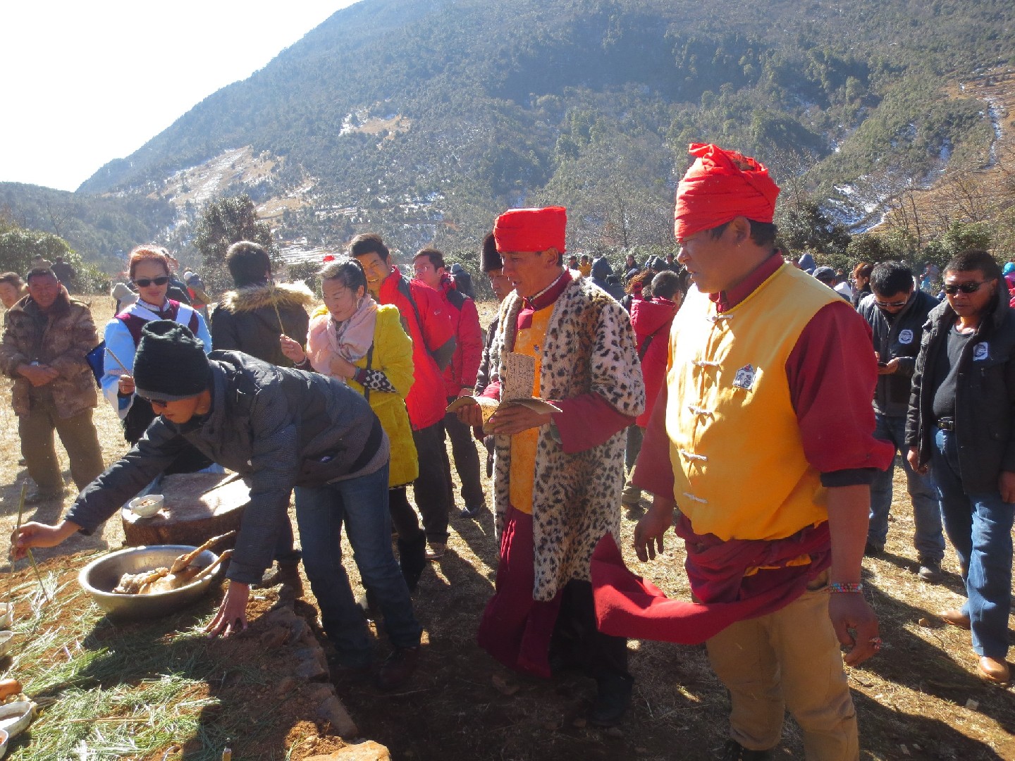 东巴圣地玉水寨东巴为民间服务