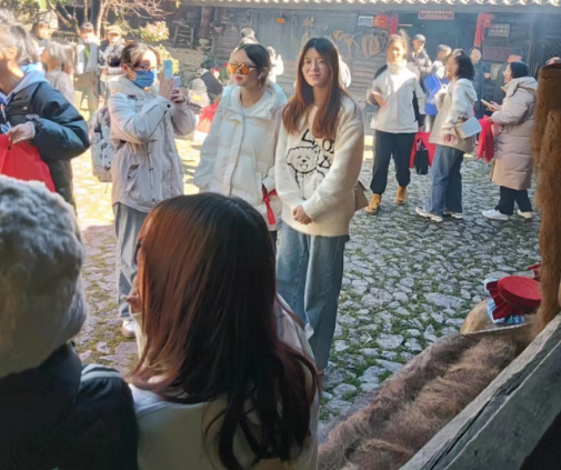 曲靖一中师生在玉水寨景区