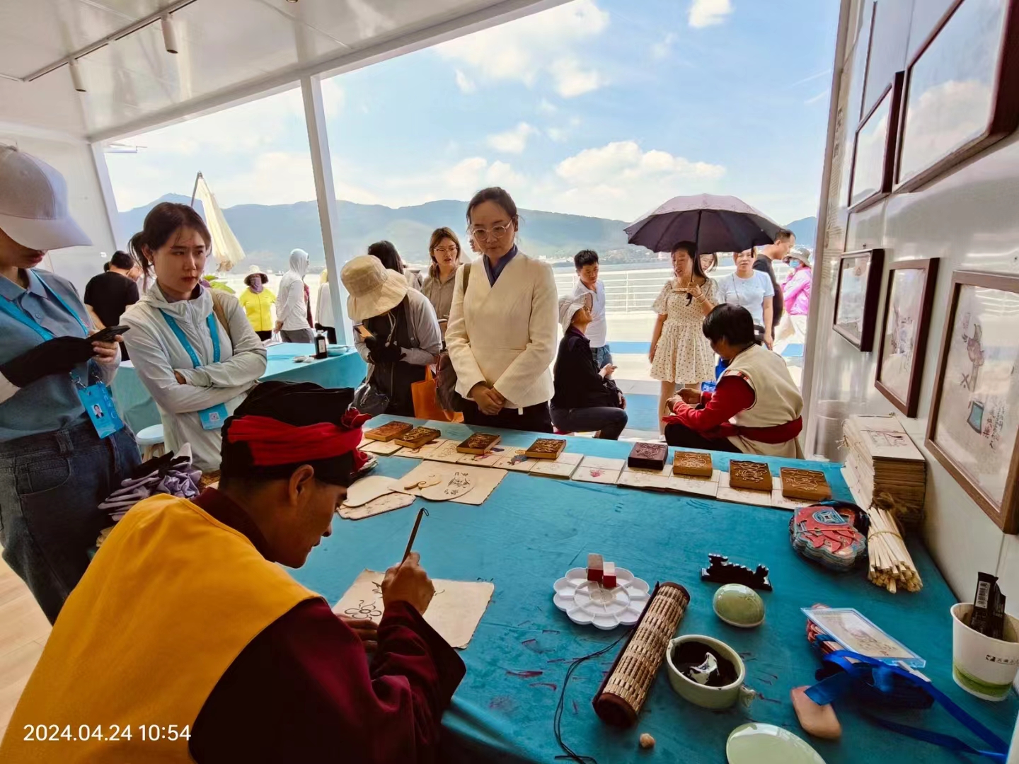 年若参加昆明举办的第三届全民阅读大会