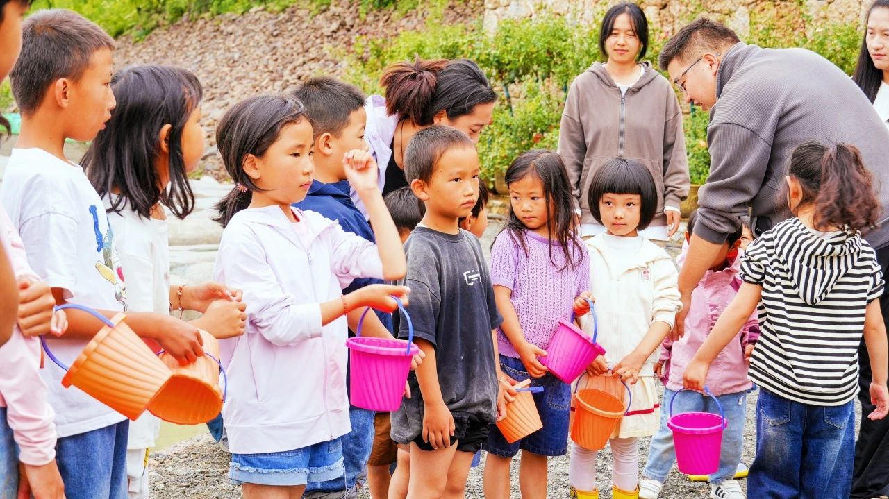 美鲁纳西村夏日亲子抓鱼挑战赛火热开启，还能深入了解纳西文化！