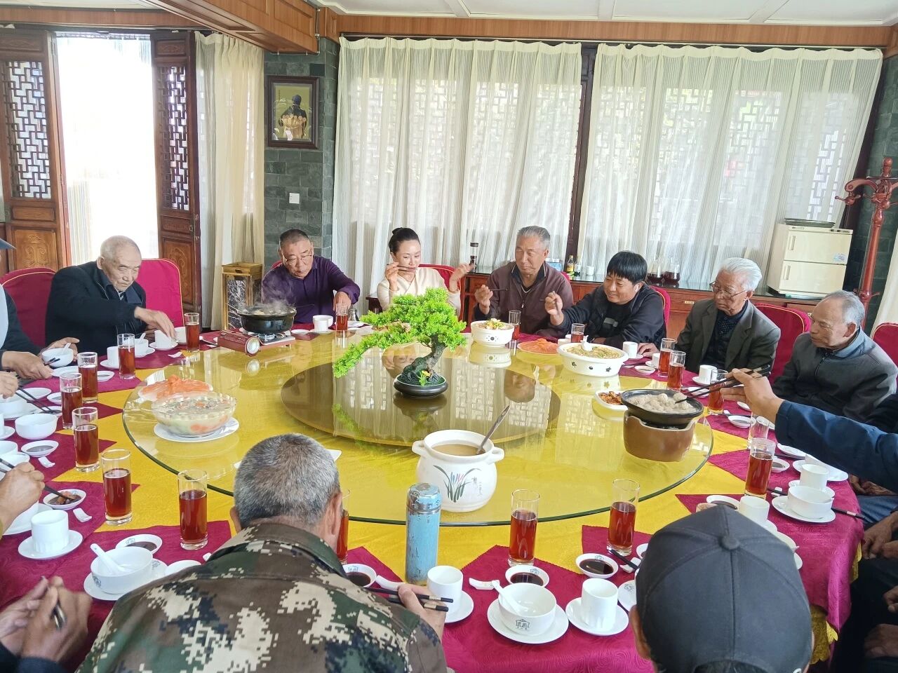 重阳敬老，情暖玉水。