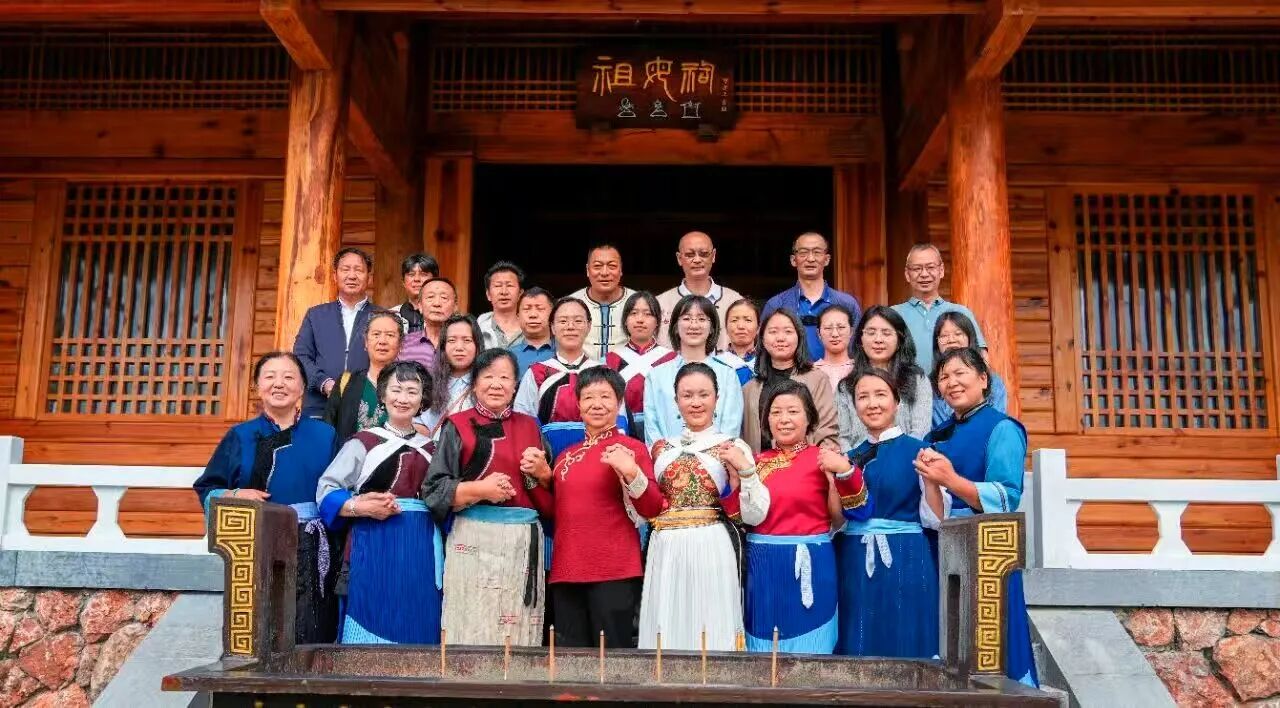 首届美鲁纳西村杯“我的祖母”主题活动征稿启事